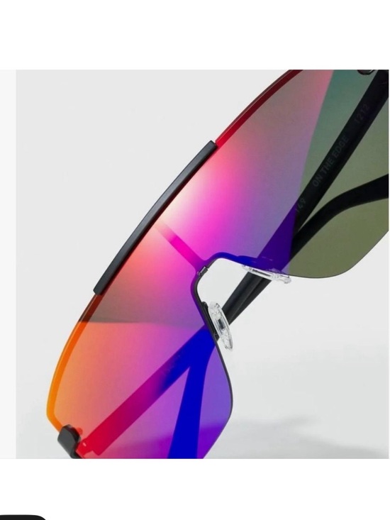 Quay Australia Accessories - Quay Australia - On The Edge - Unisex Rimless Shield Sunglasses - Multicolor